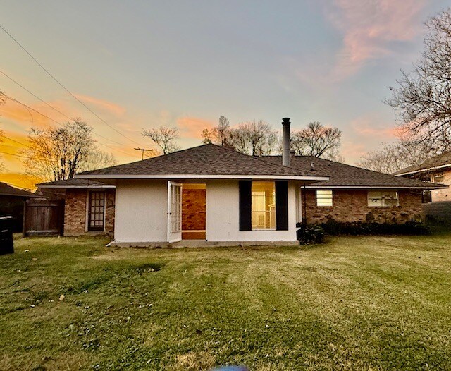 Building Photo - 2958 Madeira Dr