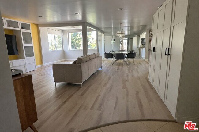 Building Photo - 5301 Balboa Blvd