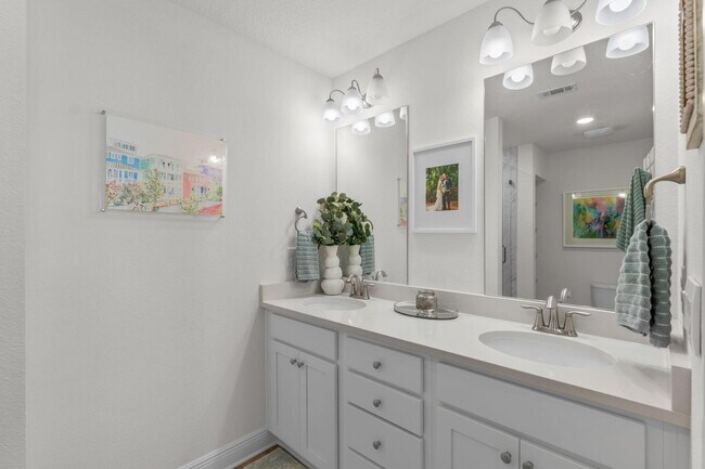 Building Photo - 4 Redbird Lp