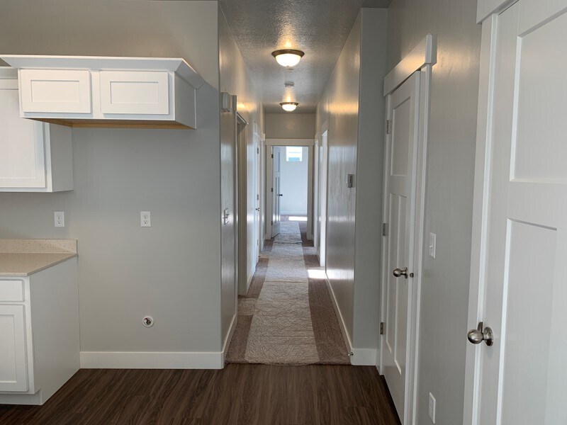 Building Photo - 589 N 360 W