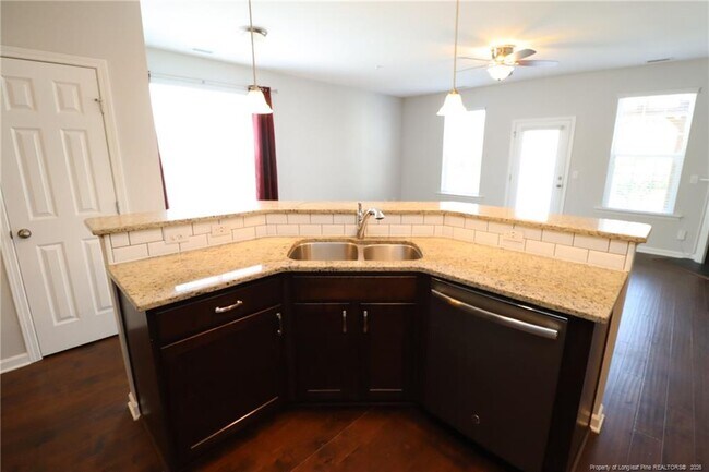 Building Photo - 408 Starkey St