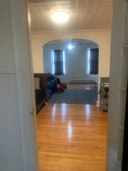Building Photo - 147 Ferry St