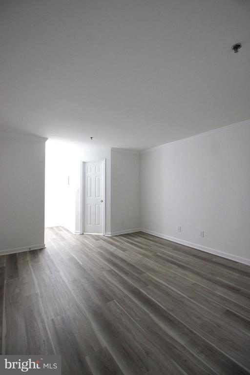 Building Photo - 1100 Quaker Hill Dr