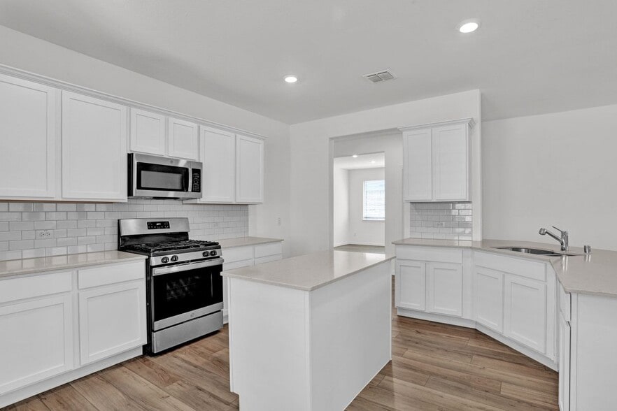 Building Photo - 1204 Sequoia Ln