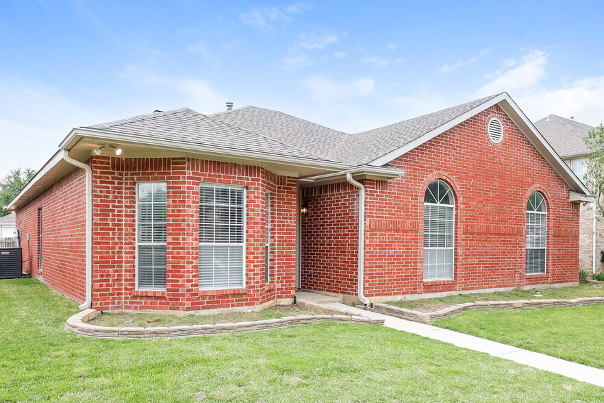 Building Photo - 1330 Bogard Ln