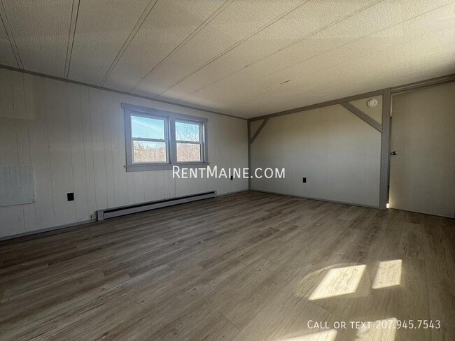 Building Photo - 513 Main St