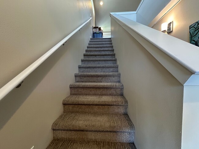 Building Photo - 3 Bedroom 2 Bath Home in Cordata with Garage