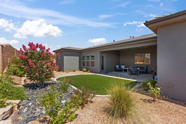 Building Photo - Beautiful 4 Bedroom Home!