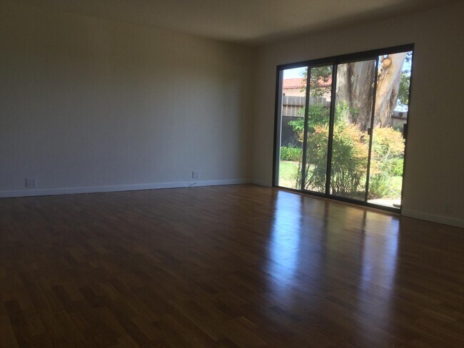 Building Photo - 55 Del Monte Dr