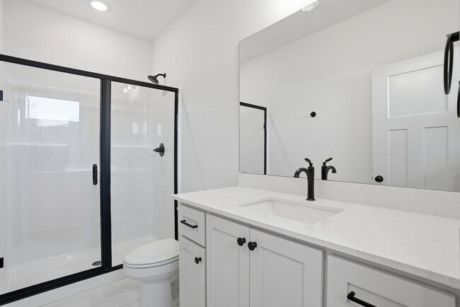 Building Photo - 3 Bed | 2 Bath Luxury Duplex