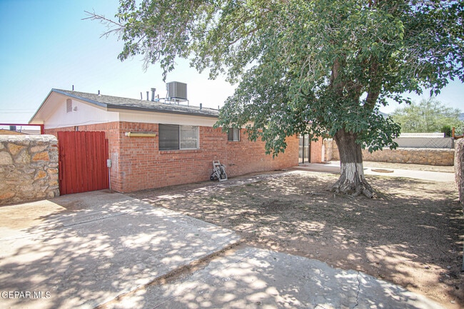Building Photo - 5125 Round Rock Dr