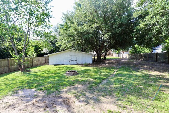 Building Photo - 1910 Lybrand St