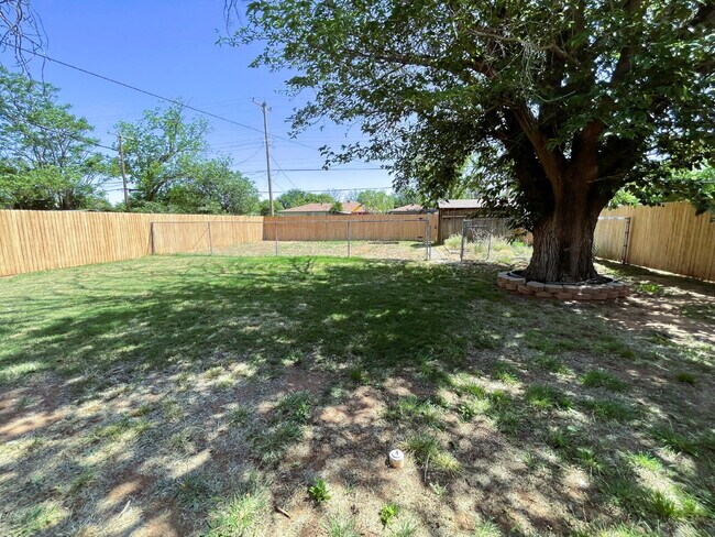 Building Photo - Breathtaking Home Located Near LCU Campus & Mahon Park!