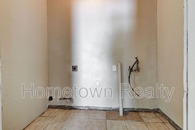 Building Photo - 3513 Springlake Dr