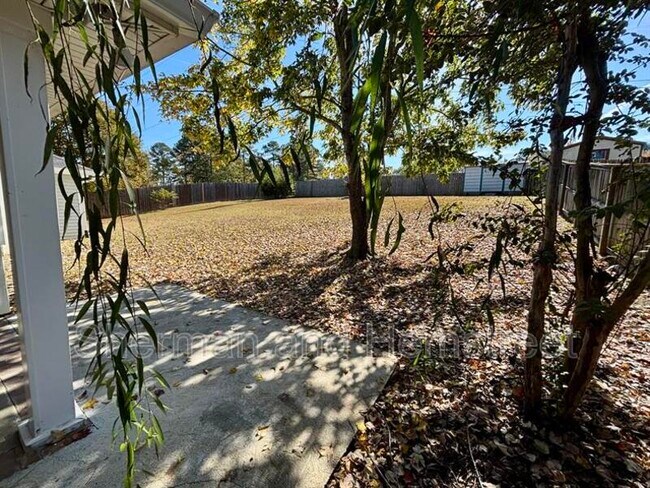 Building Photo - 666 Wellington Dr