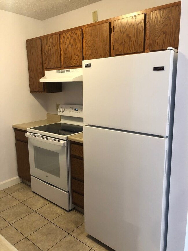 Building Photo - Updated 3 Bedroom Duplex Townhome on Quiet Tree-Lined Street