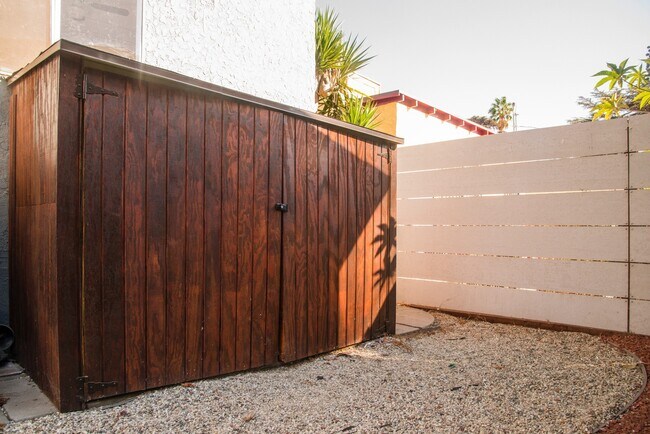 Building Photo - 3659 6th Ave