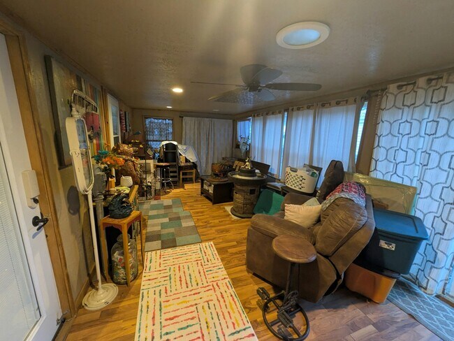 Building Photo - 82 200 N