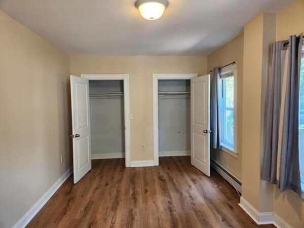 Building Photo - 291 Main St