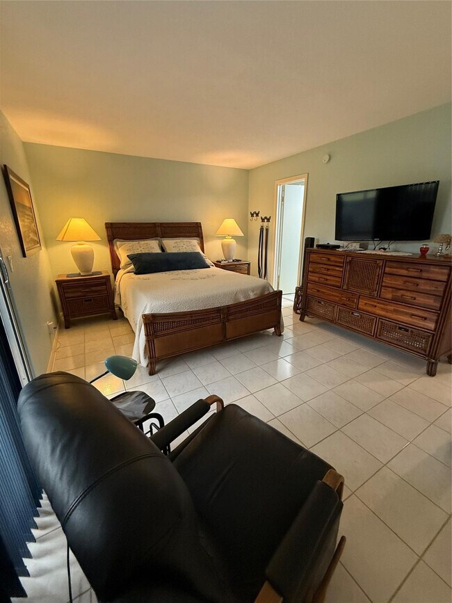 Building Photo - 42 Tilford C