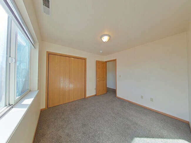 Building Photo - 3 Bedroom with DETACHED GARAGE! Great Central Location with Easy Access to MSU!