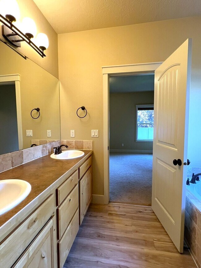 Building Photo - Beautiful 3 bed 2 bath home in The Preserv...