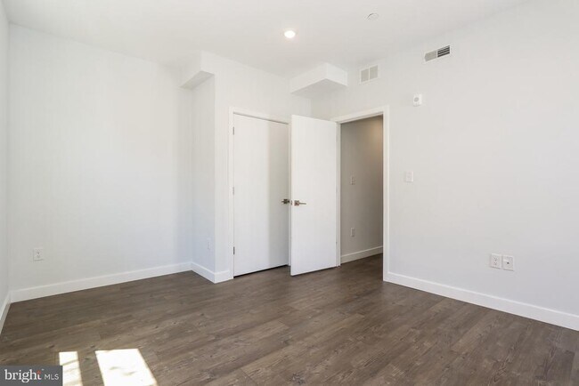 Building Photo - 917 N 15th St