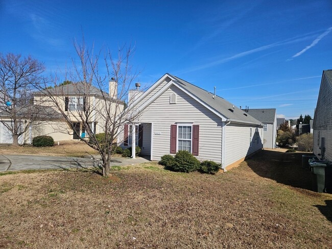 Building Photo - Darling 3br/2ba RANCH!! Avail Now! Near downtown Ral and I-40!!