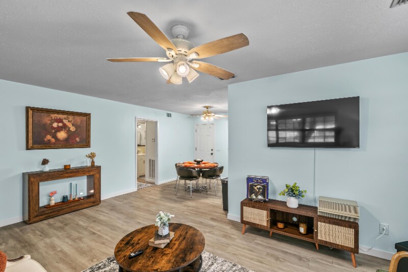 Building Photo - 2003 Roebuck St