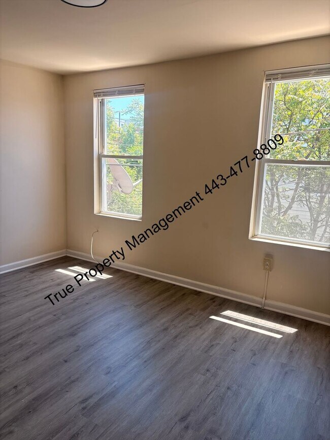 Building Photo - Spacious 3BR Home with Central A/C, 1.5 Baths & Unfinished Basement – Available Now!