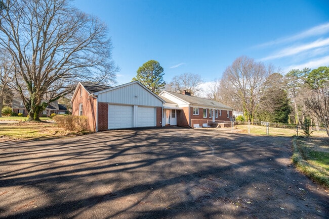 Building Photo - 804 Townsend Ave