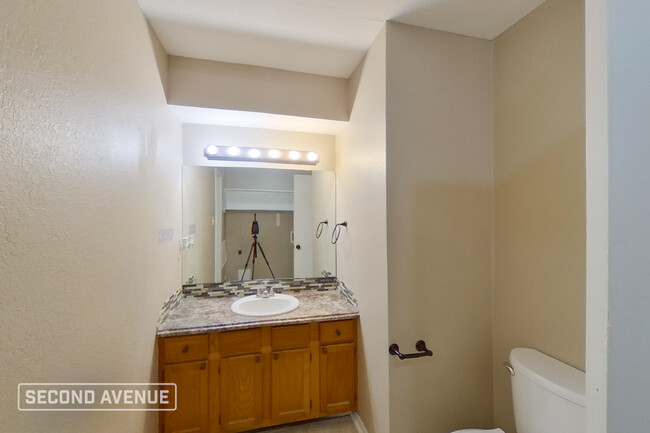 Building Photo - 2204 Carywood Dr