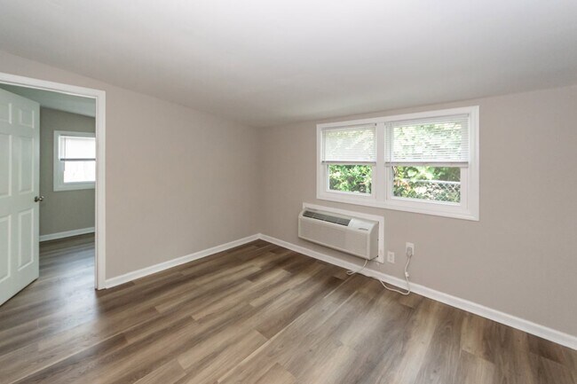 Building Photo - 3860 Chestnut St
