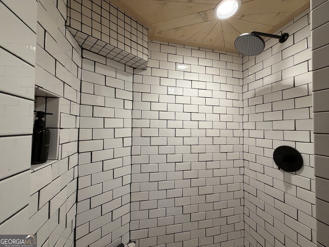 Building Photo - 85 Dixieland Ln