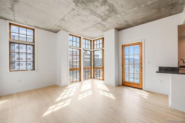 Building Photo - 275 S Harrison St