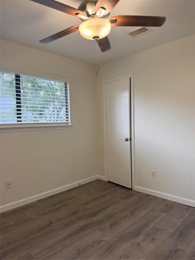 Building Photo - 615 Luther Dr