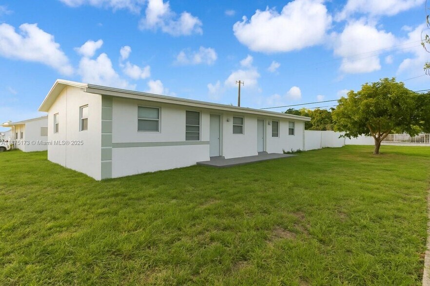 Primary Photo - 18350 SW 105th Ave