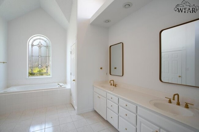 Building Photo - 8 Canyon Bluff Ct