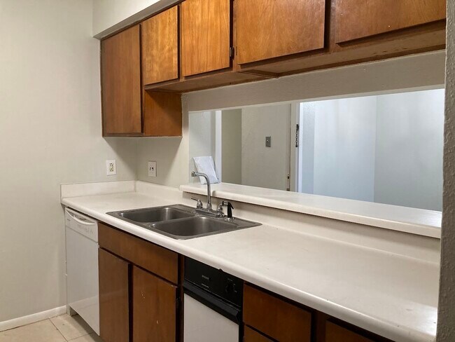 Building Photo - 3075 Walnut Bend Ln
