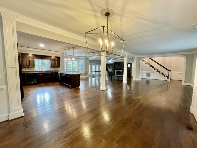 Building Photo - 4 Bed, 4 And A Half Bath Nest In Haymount