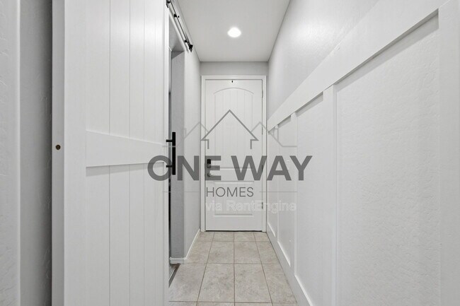 Building Photo - 9854 Thatcher Ave