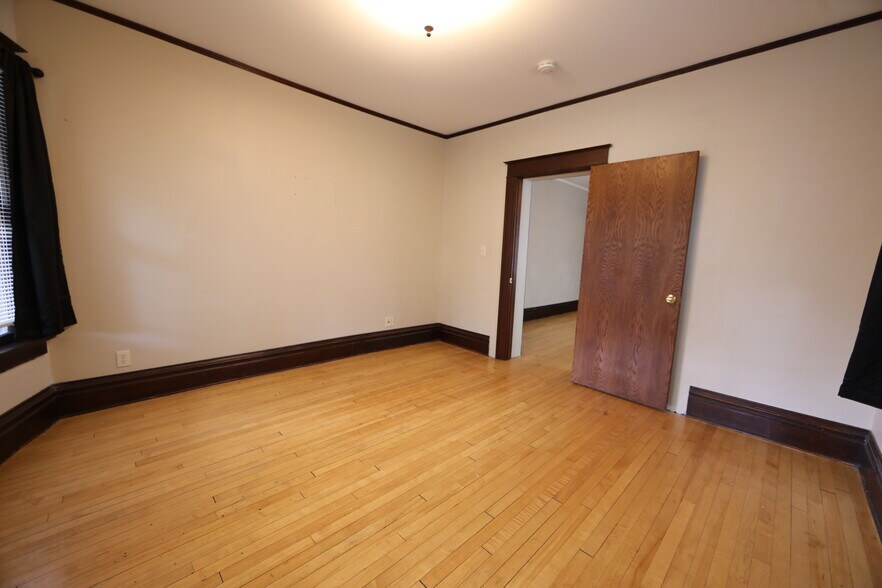 Building Photo - 122 N Franklin St