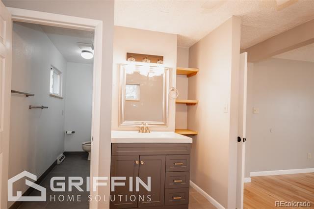 Building Photo - 850 S Harlan St