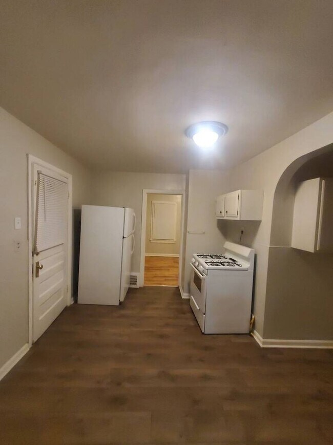 Building Photo - 4091 E 81st St