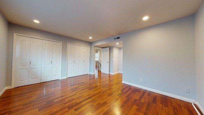Building Photo - Beautiful 4 bedroom 3 bath House in Manhattan Beach