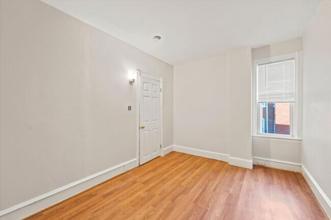 Building Photo - 529 N Clayton St