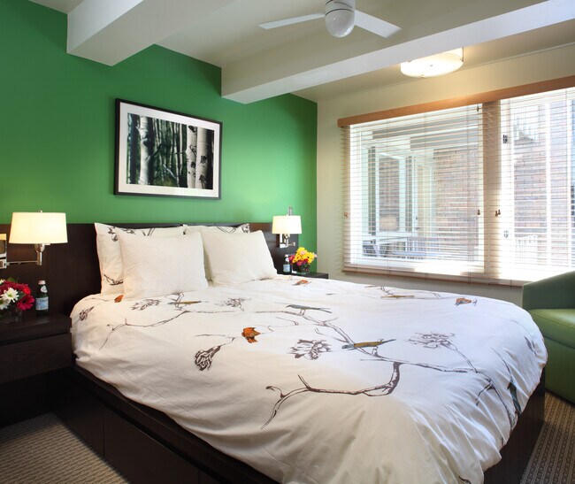 Building Photo - 124 W Hyman Ave