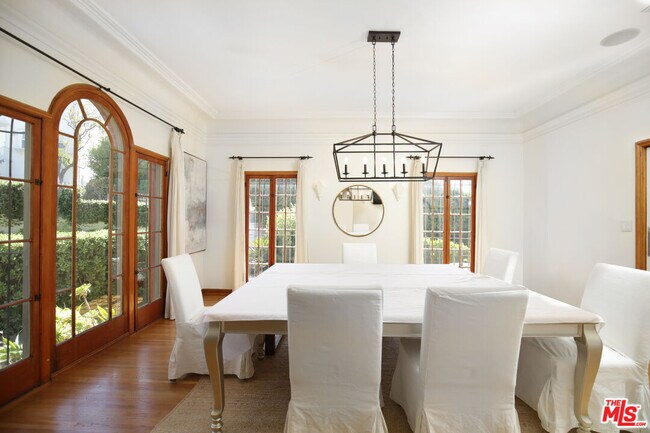 Building Photo - 6538 Cahuenga Terrace