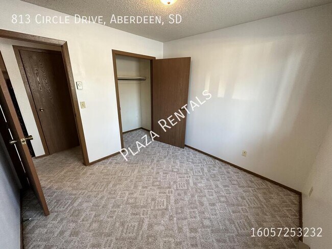 Building Photo - 307 11th Ave NW