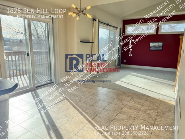 Building Photo - 1628 Sun Hill Loop